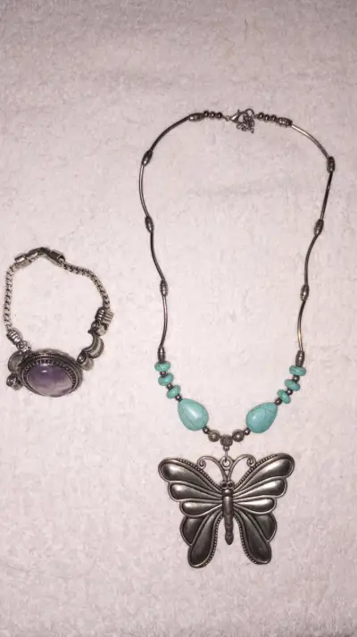 Conjunto de collar y pulsera con mariposa y piedras turquesas - miniatura 1