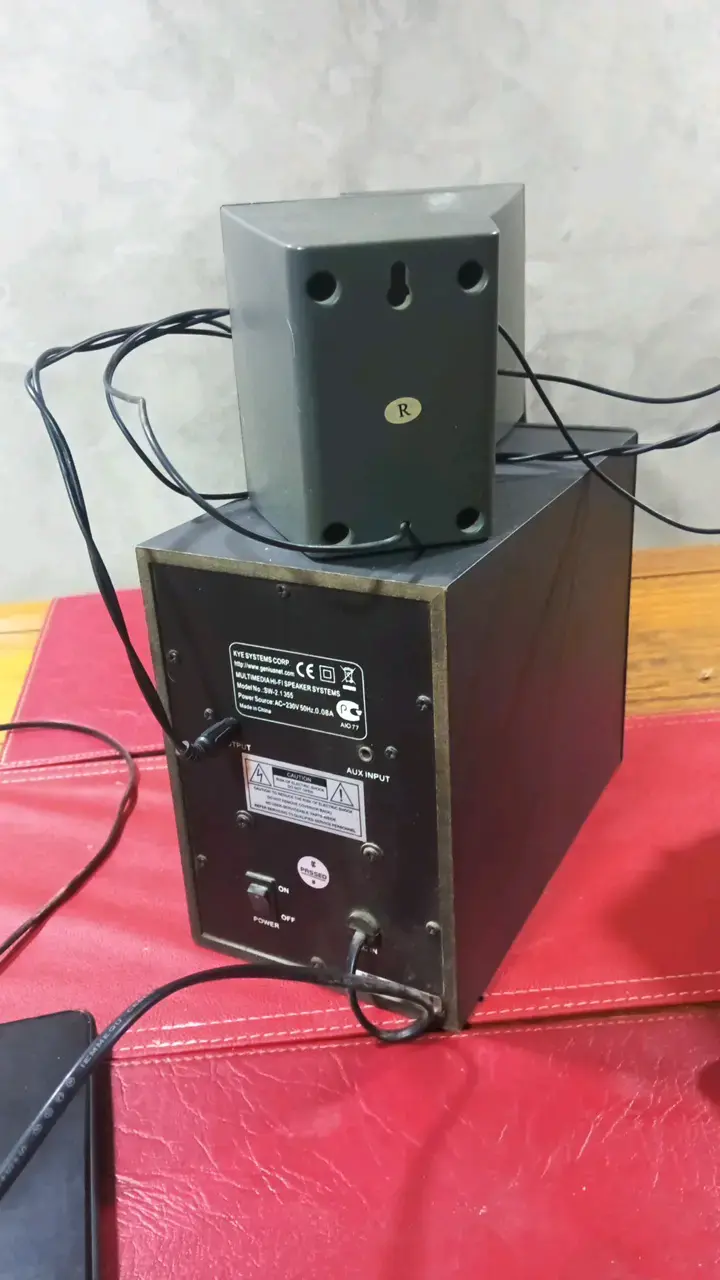 Parlantes Genius con Subwoofer Negro - 4