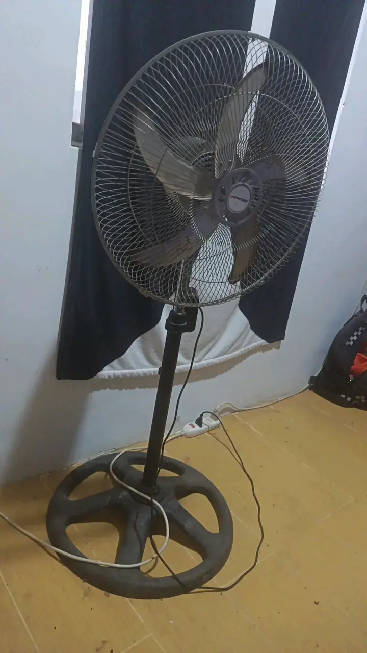 Ventilador de pie con altura ajustable