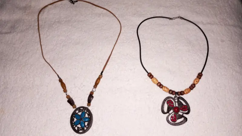 Par de collares artesanales con colgantes - 1