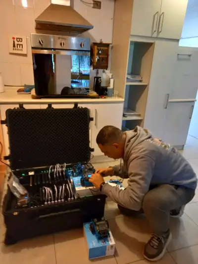 Maleta cargadora rígida para equipo electrónico - miniatura 1