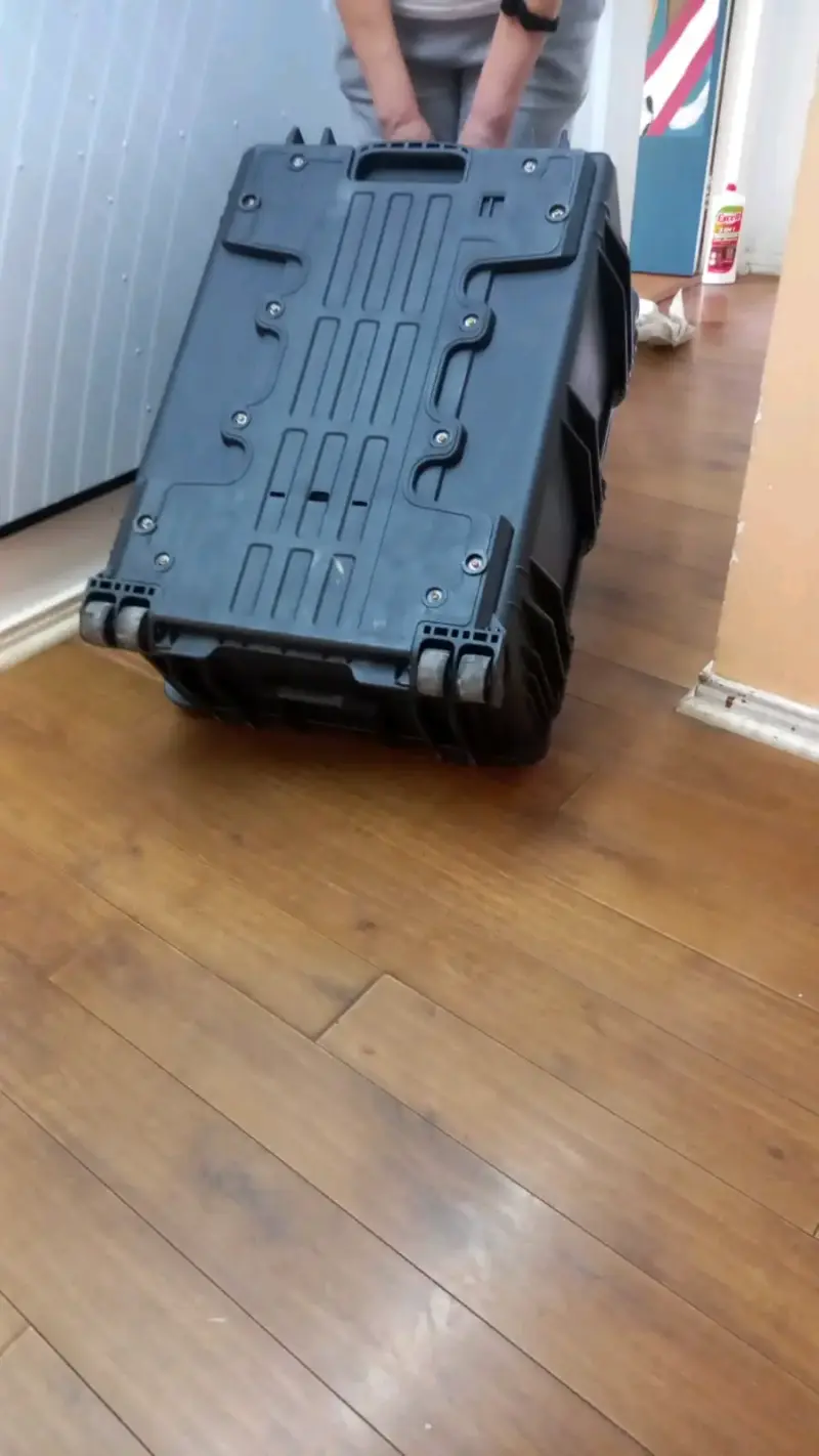 Maleta cargadora rígida para equipo electrónico - 3