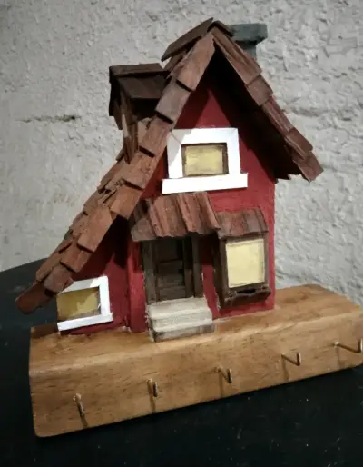 Colgador de llaves en forma de casa rústica - miniatura 2
