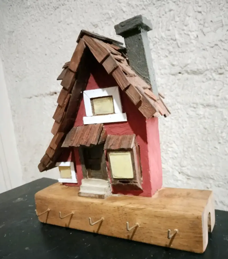 Colgador de llaves en forma de casa rústica - 3