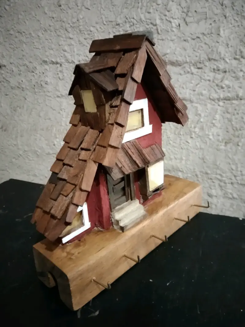 Colgador de llaves en forma de casa rústica - 4