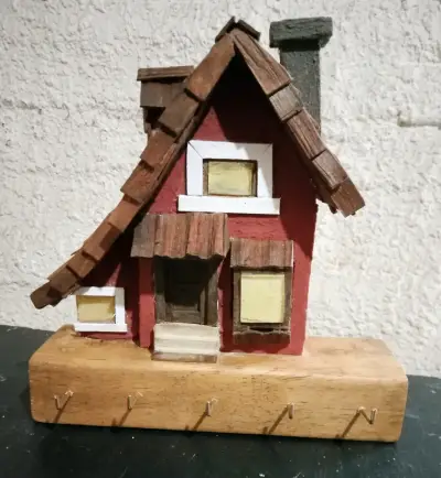 Colgador de llaves en forma de casa rústica - miniatura 5