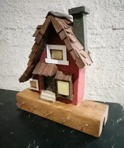 Colgador de llaves en forma de casa rústica - miniatura 6