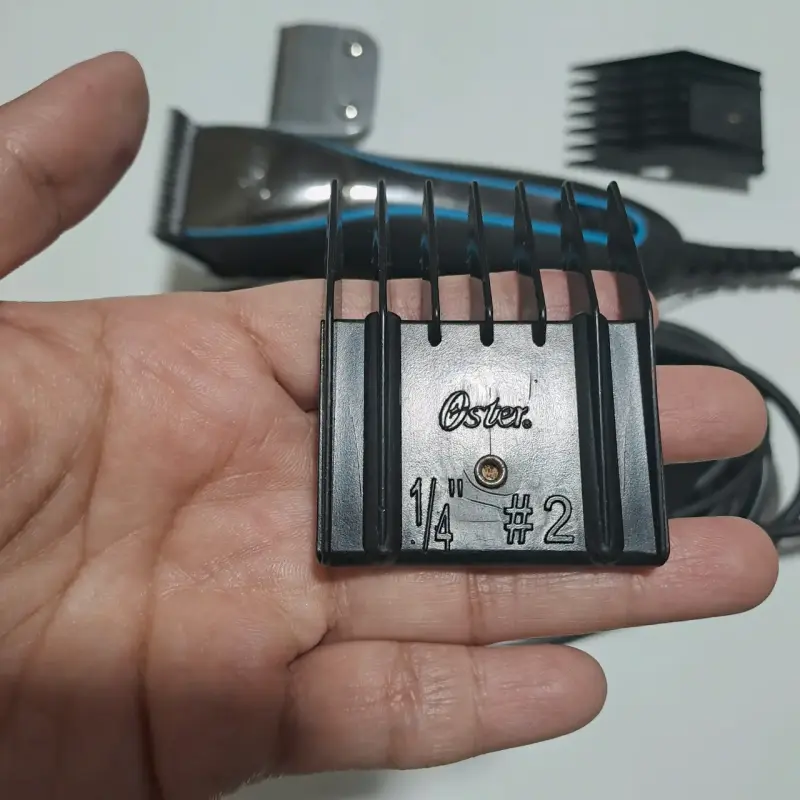 Máquina Oster A6 + cuchillo y peines de alzada. - 4