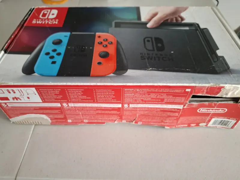 Nintendo Switch en caja, accesorios y juego - 2