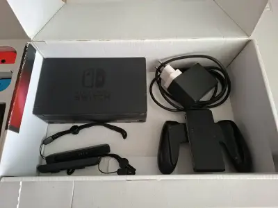 Nintendo Switch en caja, accesorios y juego - miniatura 4