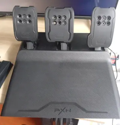 Volante PXN V10 Pro con pedales - miniatura 3
