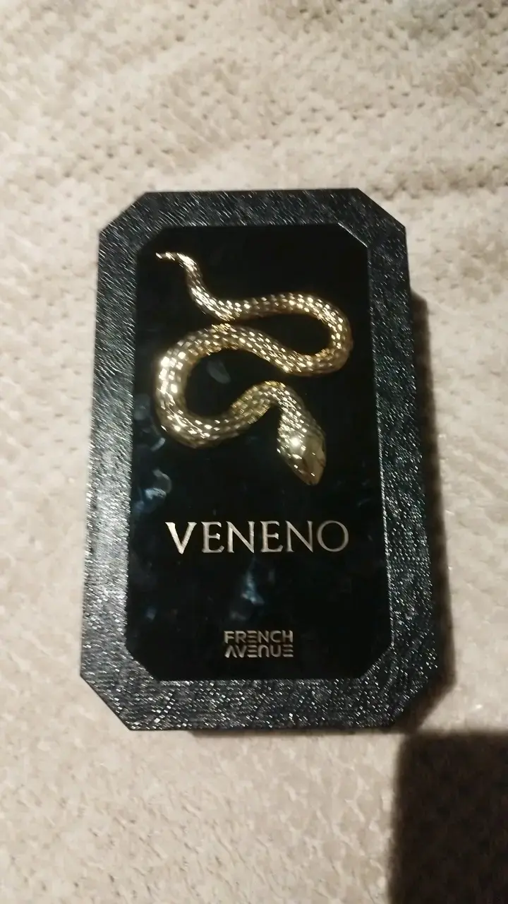 Perfume Veneno French Avenue con diseño de serpiente - 1