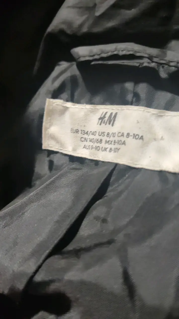 Chaqueta acolchada negra con capucha para niño - 3