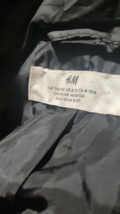 Chaqueta acolchada negra con capucha para niño - miniatura 3