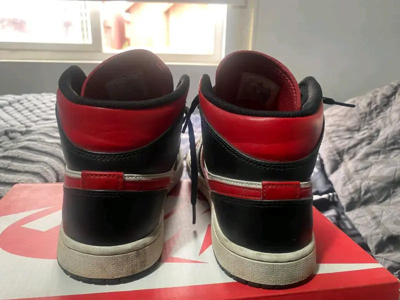 Zapatillas Nike Air Jordan 1 Mid Blanco Negro Rojo - 3