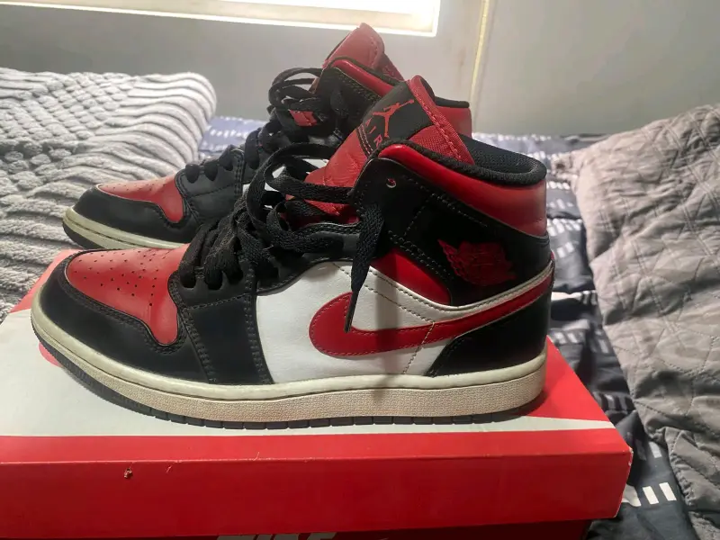 Zapatillas Nike Air Jordan 1 Mid Blanco Negro Rojo - 5