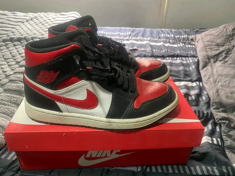 Zapatillas Nike Air Jordan 1 Mid Blanco Negro Rojo - 6