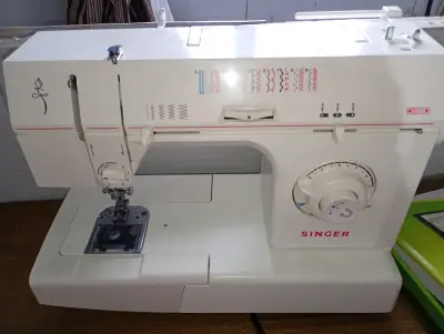 Máquina de Coser Singer con Múltiples Puntadas - miniatura 1
