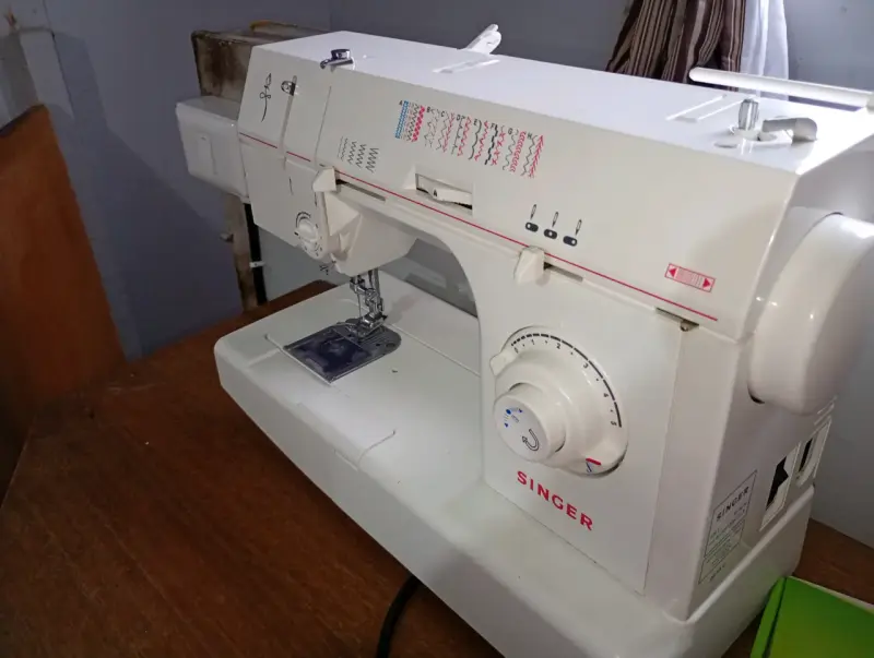 Máquina de Coser Singer con Múltiples Puntadas - 2
