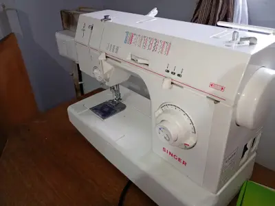 Máquina de Coser Singer con Múltiples Puntadas - miniatura 2