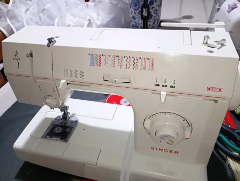 Máquina de Coser Singer con Múltiples Puntadas - 3