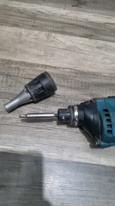 Taladro eléctrico con cable en buen estado - miniatura 2