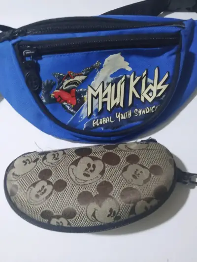 Riñonera Maui Kids azul con diseño de tiburón - miniatura 1