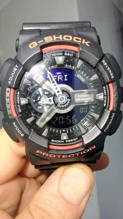 Reloj Casio G-Shock resistente al agua - miniatura 1