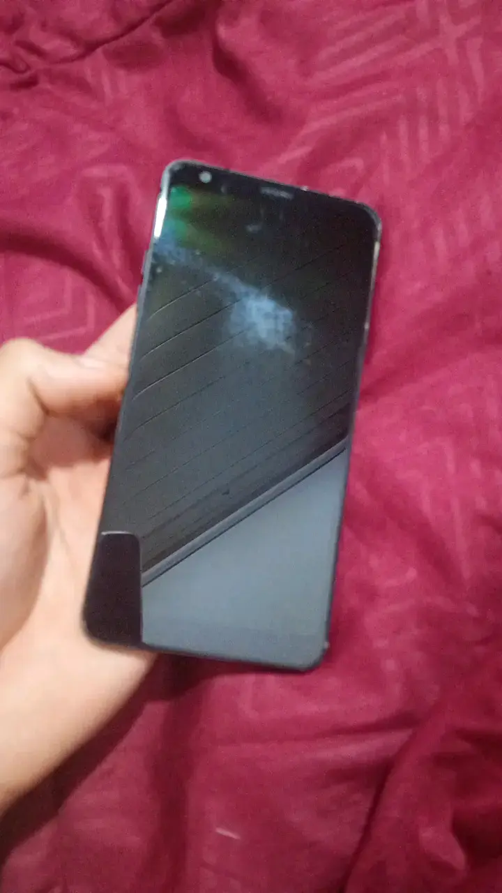 Smartphone LG Q Stylus en buen estado - 1