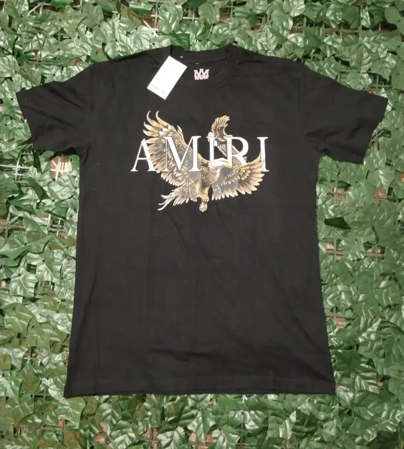 Polera negra Amiri con diseño de águila