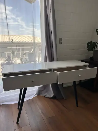 Mesa arrimo con cajones - miniatura 4