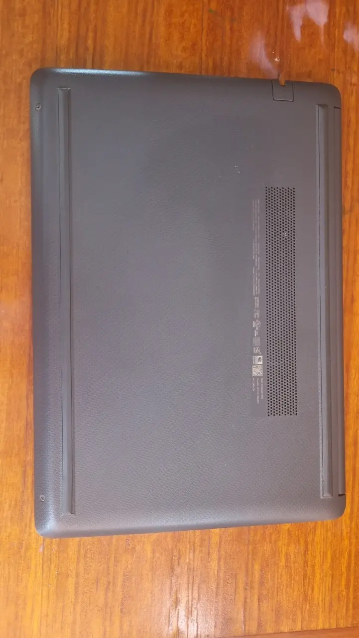 Notebook HP con pantalla de 15 pulgadas - 2