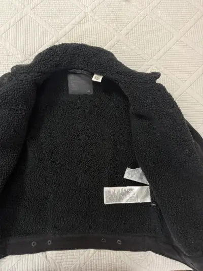 Chaqueta Levis  negra con chiporro - miniatura 2