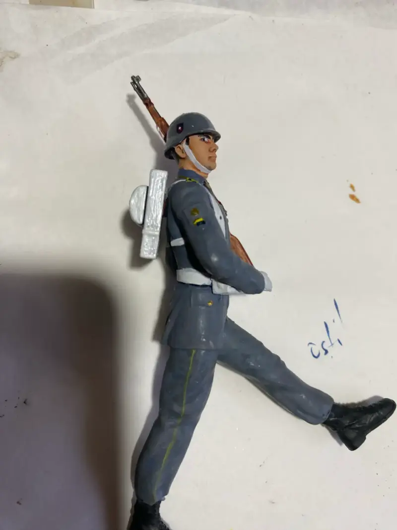 Figuras en resina 12 cm de alto 25.000 c/u - 1