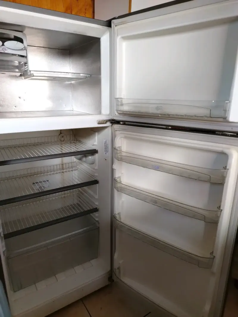 Refrigerador de dos puertas en buen estado - 2