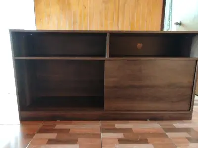 Mueble de almacenamiento de madera oscuro - miniatura 1