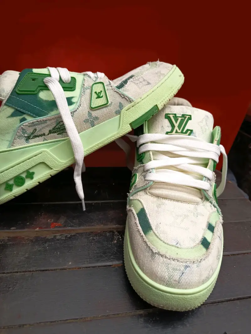 Zapatillas deportivas Louis Vuitton verde y blanco - 2