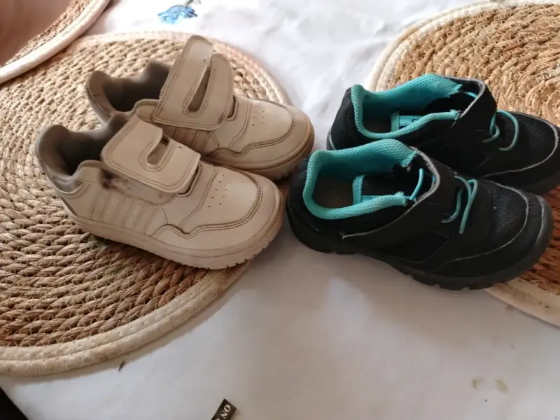 Zapatillas deportivas para niños en blanco y negro - 1