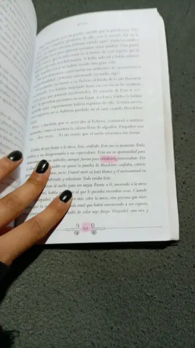 Libro Asylum de Madeleine Roux en buen estado - miniatura 3