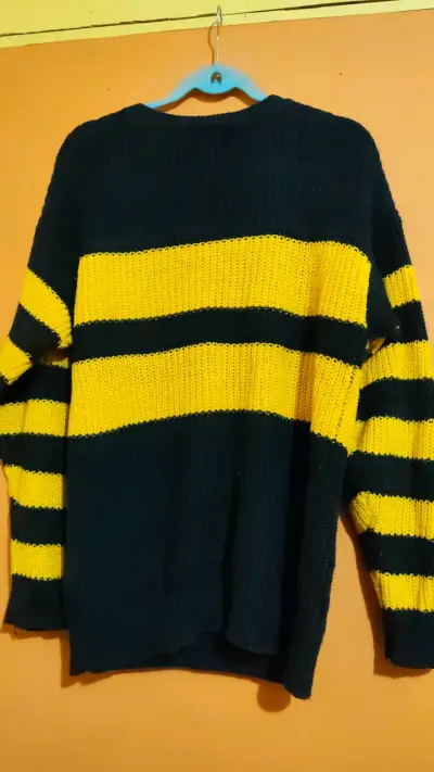 Suéter de rayas negro y amarillo unisex - miniatura 2