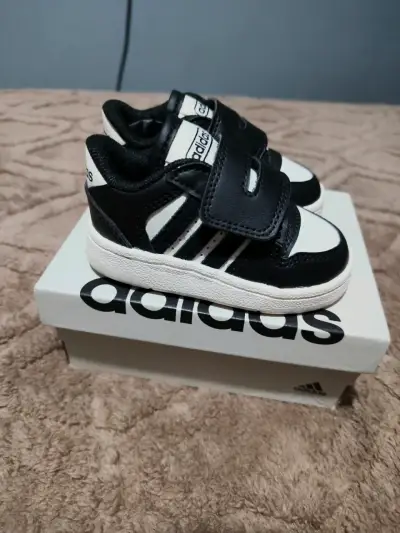 Zapatillas deportivas para niños Adidas negras - miniatura 1