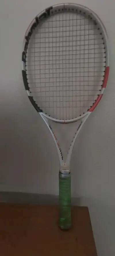 Raqueta de tenis babolat con grip verde - miniatura 1
