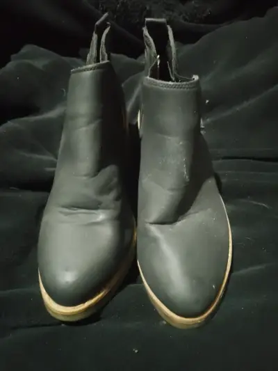 Botines de cuero negro con tacón bajo - miniatura 1