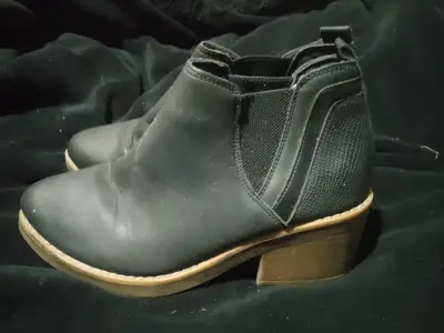 Botines de cuero negro con tacón bajo - miniatura 2