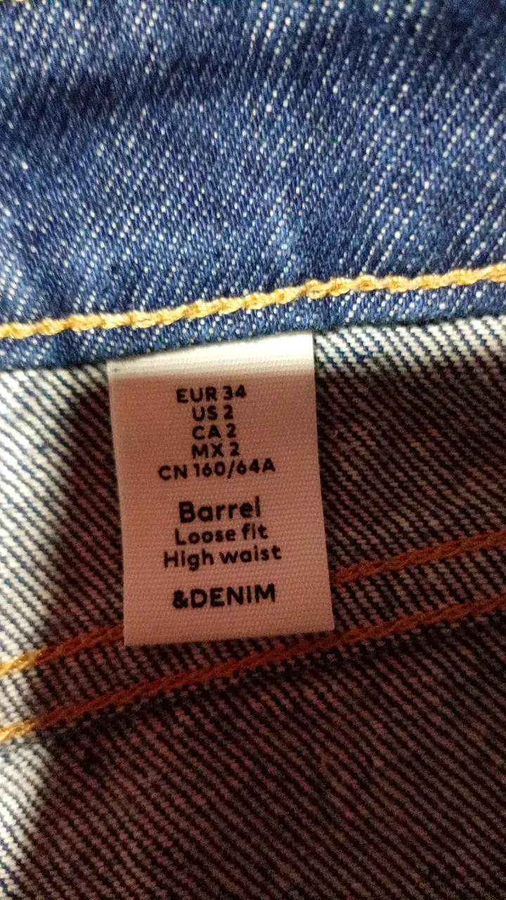 Jeans de mezclilla azul talle alto estilo barrel - 2