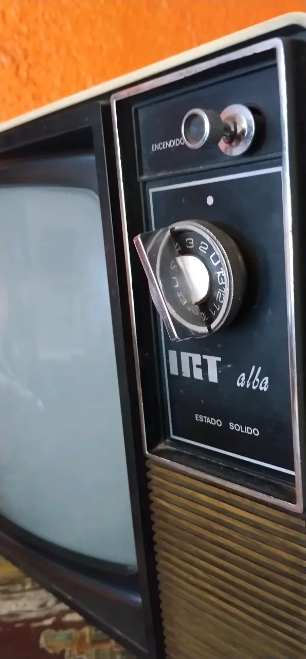 Televisor retro IRT Alba estado sólido - 3