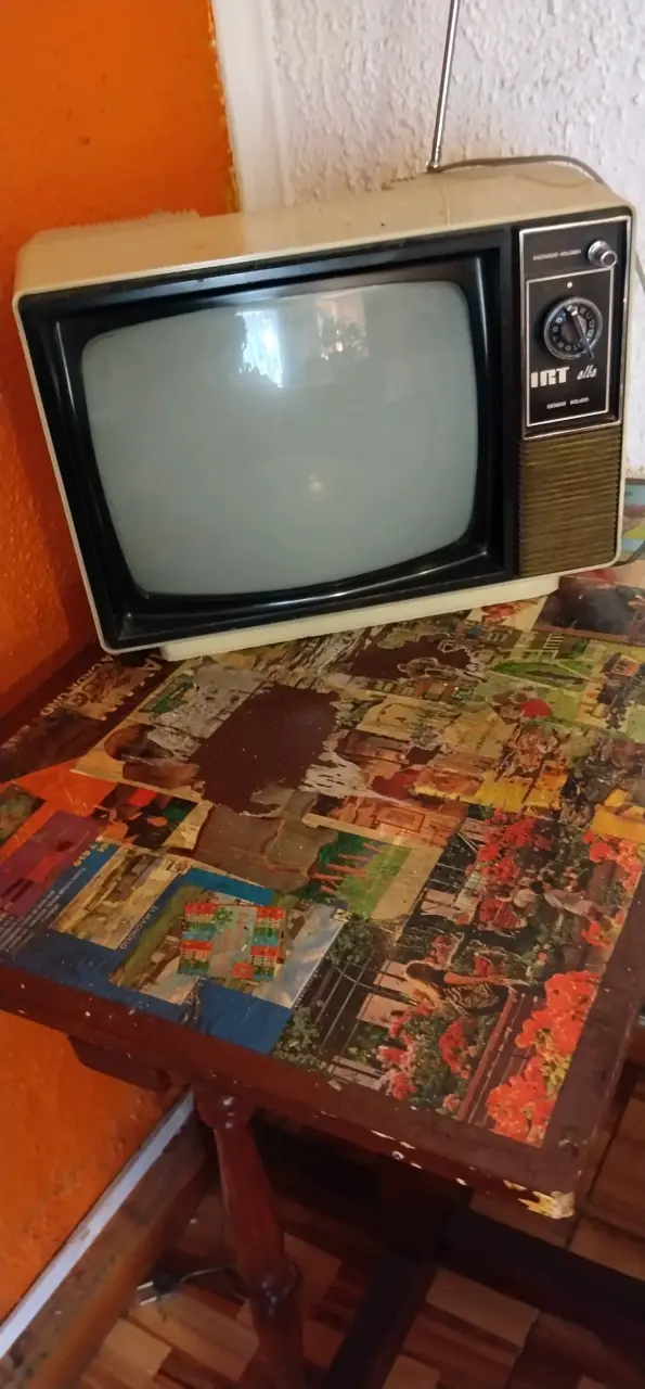 Televisor retro IRT Alba estado sólido - 4