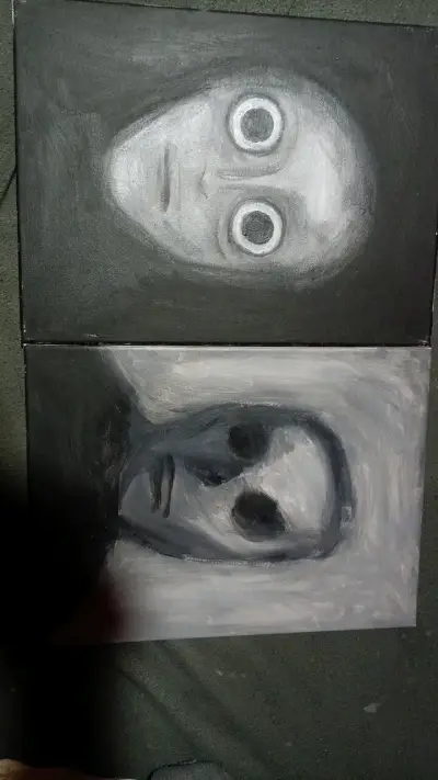 Pinturas extrañas en blanco y negro - miniatura 1