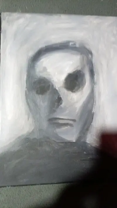 Pinturas extrañas en blanco y negro - miniatura 3