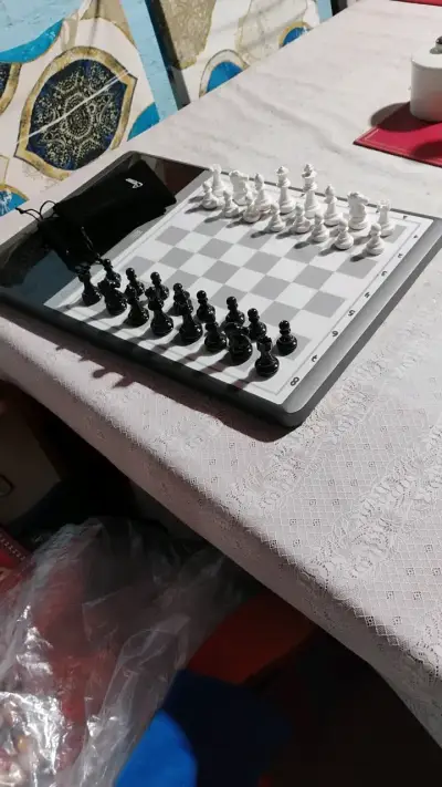 Juego de ajedrez magnético portátil - miniatura 3